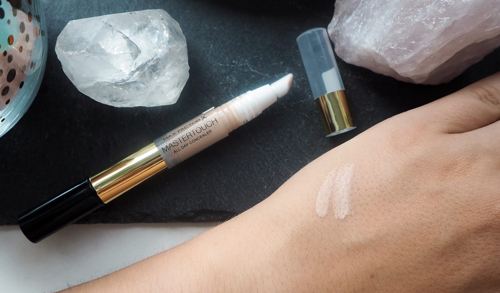 Max Factor Mastertouch concealer свотчи